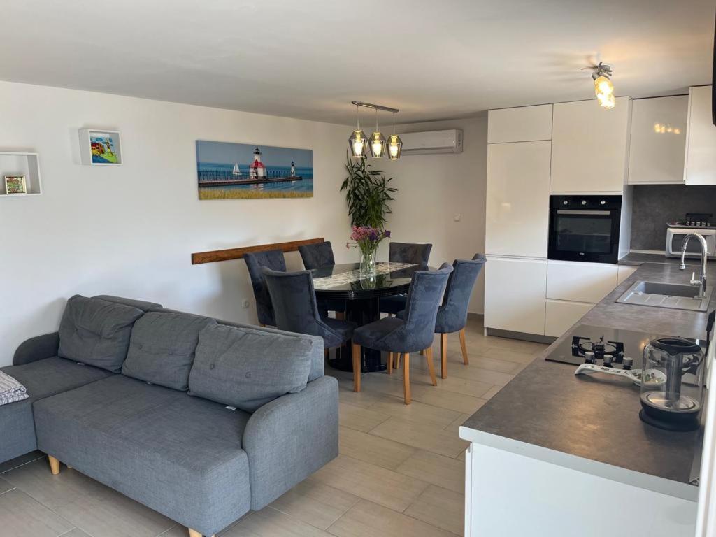 Apartment Verica In Duce - 20 Meters From The Beach Dugi Rat Exterior foto